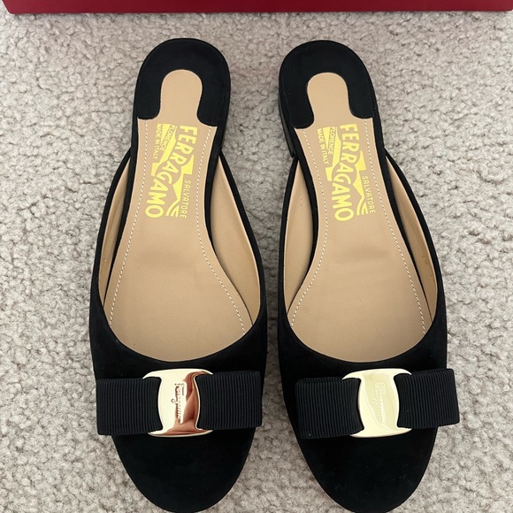 Salvatore Ferragamo Black 'Emile' bow suede mules slide flats Size 6.5C - Picture 4 of 11